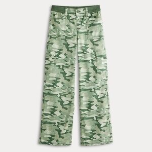 NWT Y2K Camo Cargo Pants Size 8